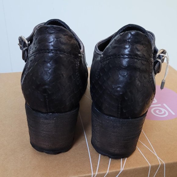 Khrio Black Shoes with Embossed Details (Size 36) - Picture 3 of 9